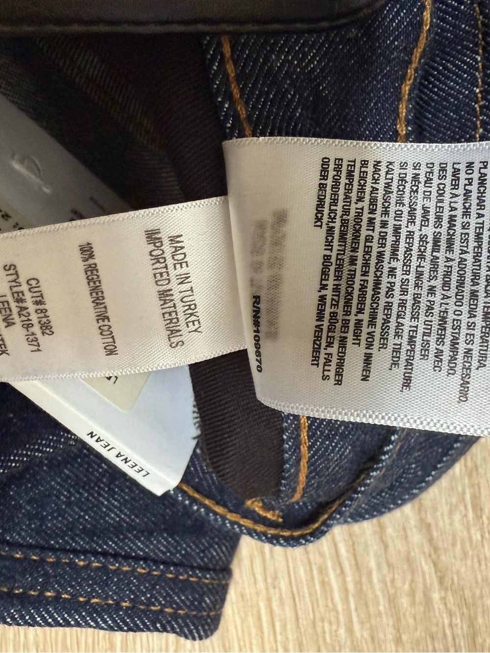 Agolde women’s Dark Indigo Jeans - Picture 6 of 6